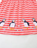Vestido a rayas con aplicación de pingüino