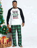 Pijamas a juego familiares con estampado de letras navideñas