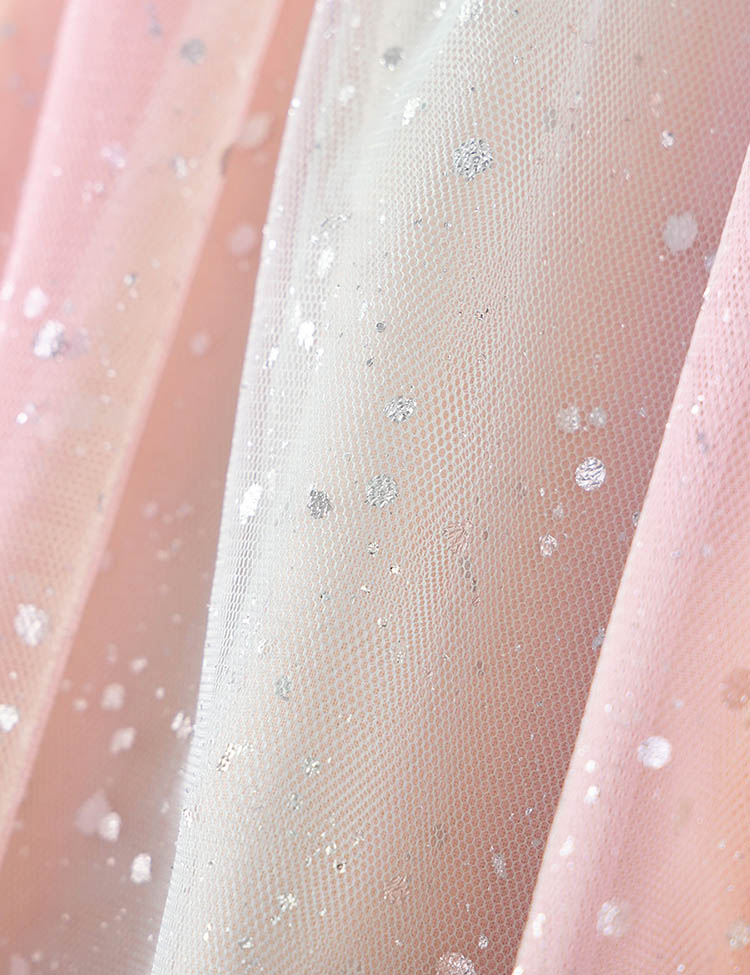 Abito in tulle ricamato Love di San Valentino