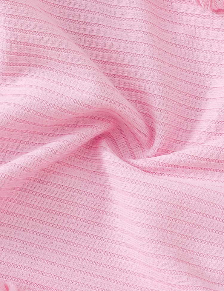 Süßer Overall aus mit Erdbeeren besticktem Tüll